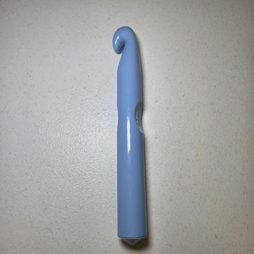 Boye T30 30mm Large Crochet Hook Blue Plastic Jumbo Ergonomic 10 Inch